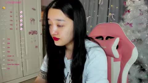 Snapshot of yoursweetsoul chatting on 12/18/25, 02:06 Bella online show from 12/18/25, 02:06