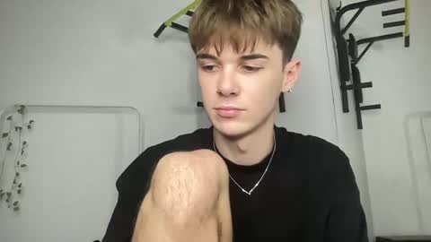 Snapshot of yoursweetyguy chatting on 12/19/25, 03:08 yoursweetyguy online show from 12/19/25, 03:08