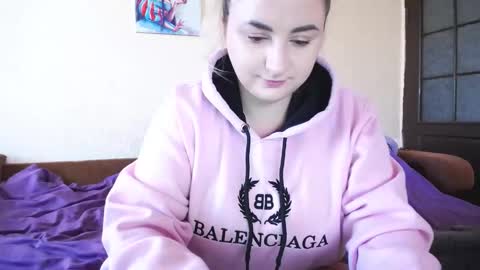 Snapshot of yourswetiegirl chatting on 04/23/26, 08:35 Sofia online show from 04/23/26, 08:35