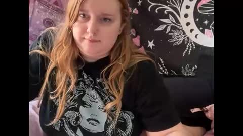 Snapshot of yourthickgingergoddess chatting on 11/04/25, 04:06 yourthickgingergoddess online show from 11/04/25, 04:06