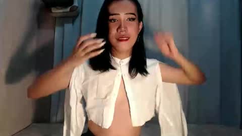 Snapshot of yourwife_material99 chatting on 04/05/26, 06:43 yourwife_material99 online show from 04/05/26, 06:43