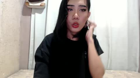 Snapshot of yourwife_material99 chatting on 04/06/26, 05:19 yourwife_material99 online show from 04/06/26, 05:19