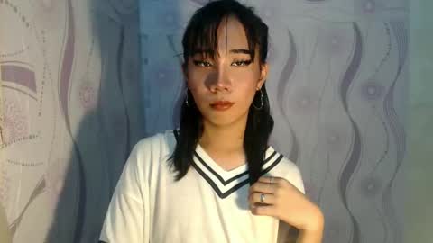 Snapshot of yourwife_material99 chatting on 04/13/26, 12:43 yourwife_material99 online show from 04/13/26, 12:43