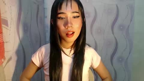 Snapshot of yourwife_material99 chatting on 04/15/26, 06:31 yourwife_material99 online show from 04/15/26, 06:31