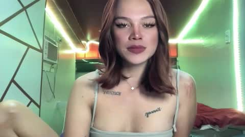 Snapshot of yourwildestdreamgirl chatting on 06/11/26, 02:53 ANDREA online show from 06/11/26, 02:53