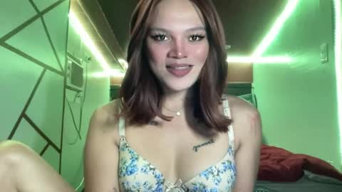 Snapshot of yourwildestdreamgirl chatting on 06/13/26, 03:37 ANDREA online show from 06/13/26, 03:37