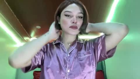 Snapshot of yourwildestdreamgirl chatting on 06/17/26, 02:25 ANDREA online show from 06/17/26, 02:25