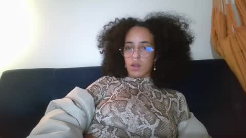 elizabeth  ju   online show from 12/03/24, 11:46