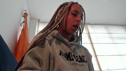 elizabeth  ju   online show from 12/28/24, 09:08