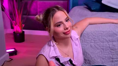 Snapshot of yssabelfox chatting on 12/13/25, 07:53 Foxie online show from 12/13/25, 07:53