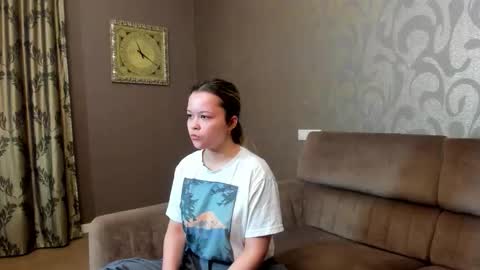 Snapshot of yualles chatting on 12/15/25, 12:09 Emily online show from 12/15/25, 12:09