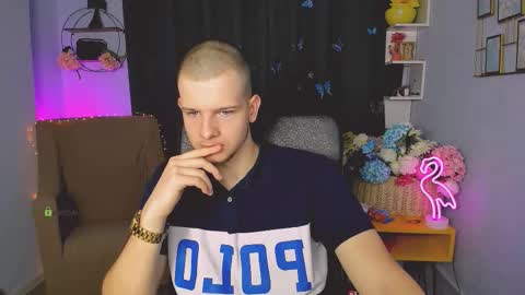 Snapshot of yudji_boy chatting on 09/14/25, 12:15 yudji_boy online show from 09/14/25, 12:15