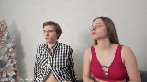 Snapshot of yueslang chatting on 12/30/24, 08:04 Yue Lang and Samm online show from 12/30/24, 08:04