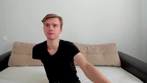 Snapshot of yueslang chatting on 09/21/25, 09:00 Yue Lang and Samm online show from 09/21/25, 09:00