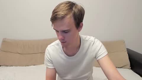 Snapshot of yueslang chatting on 10/06/25, 06:16 Yue Lang and Samm online show from 10/06/25, 06:16