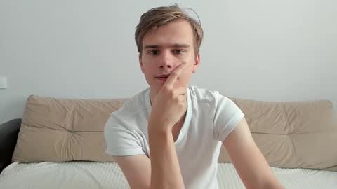 Snapshot of yueslang chatting on 10/08/25, 10:35 Yue Lang and Samm online show from 10/08/25, 10:35