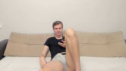 Snapshot of yueslang chatting on 10/10/25, 06:07 Yue Lang and Samm online show from 10/10/25, 06:07