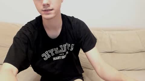 Snapshot of yueslang chatting on 10/20/25, 07:14 Yue Lang and Samm online show from 10/20/25, 07:14