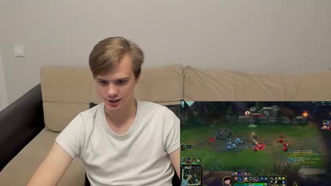 Snapshot of yueslang chatting on 11/15/25, 03:19 Yue Lang and Samm online show from 11/15/25, 03:19