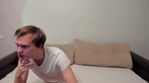 Snapshot of yueslang chatting on 12/02/25, 06:03 Yue Lang and Samm online show from 12/02/25, 06:03