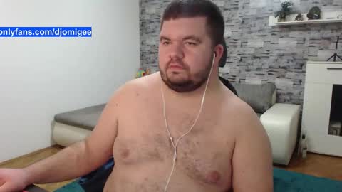 Snapshot of yugogee chatting on 11/12/25, 07:46 Yugo - online show from 11/12/25, 07:46