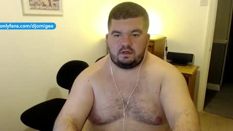 Snapshot of yugogee chatting on 11/15/25, 05:09 Yugo - online show from 11/15/25, 05:09