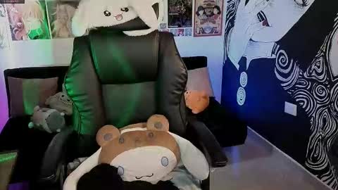 Snapshot of yuhwa chatting on 09/12/25, 10:10 rawr Anne Independent model online show from 09/12/25, 10:10