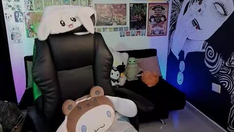 Snapshot of yuhwa chatting on 09/13/25, 05:57 rawr Anne Independent model online show from 09/13/25, 05:57