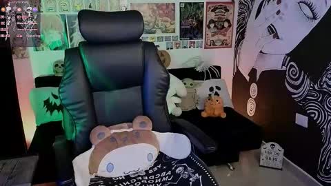 Snapshot of yuhwa chatting on 10/19/25, 12:44 rawr Anne Independent model online show from 10/19/25, 12:44