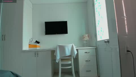 Yuki online show from 04/11/26, 07:45