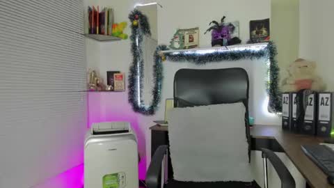 Yukio Davis  online show from 12/06/24, 01:40