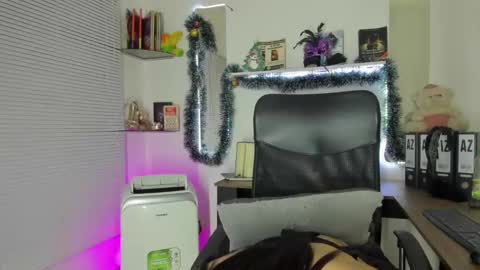 Yukio Davis  online show from 12/06/24, 04:47