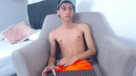 yulian_vasquez online show from 02/14/25, 03:58