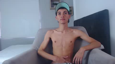 yulian_vasquez online show from 02/17/25, 12:05