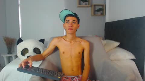 yulian_vasquez online show from 03/01/25, 12:12