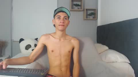 yulian_vasquez online show from 03/05/25, 12:22