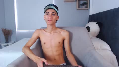yulian_vasquez online show from 03/07/25, 03:18