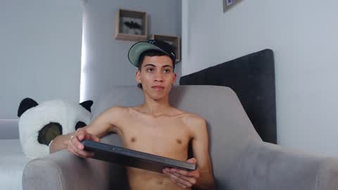 yulian_vasquez online show from 03/09/25, 03:16