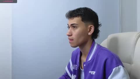 yulian_vasquez online show from 09/15/25, 12:16