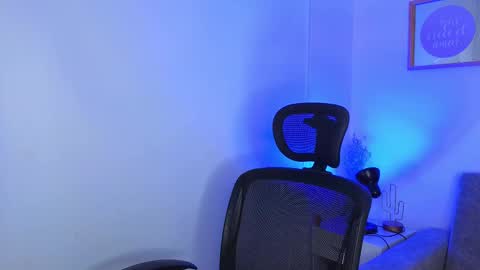 yulian_vasquez online show from 09/18/25, 12:18