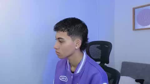 yulian_vasquez online show from 09/22/25, 12:18