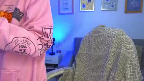 yulian_vasquez online show from 12/03/25, 12:25