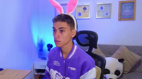 yulian_vasquez online show from 12/18/25, 12:22