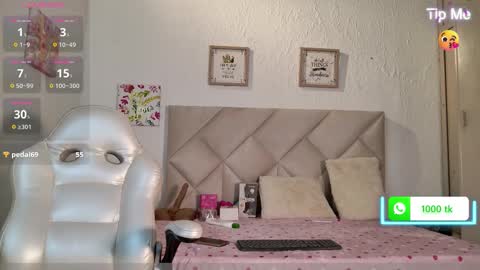 Snapshot of yuliana_milleer chatting on 10/22/25, 08:19 Yuliana online show from 10/22/25, 08:19