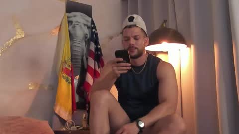 Snapshot of yulianpereira25 chatting on 01/10/26, 01:29 yulian 2811 online show from 01/10/26, 01:29