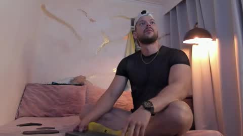 Snapshot of yulianpereira25 chatting on 01/14/26, 11:42 yulian 2811 online show from 01/14/26, 11:42