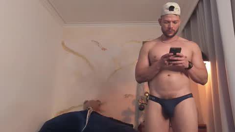 Snapshot of yulianpereira25 chatting on 03/05/26, 01:34 yulian 2811 online show from 03/05/26, 01:34