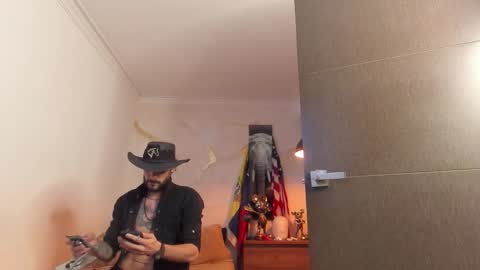 Snapshot of yulianpereira25 chatting on 03/14/26, 04:51 yulian 2811 online show from 03/14/26, 04:51