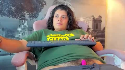 Snowflake online show from 09/25/25, 03:49