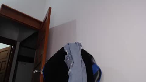 yumchocolate777 online show from 04/24/26, 07:44